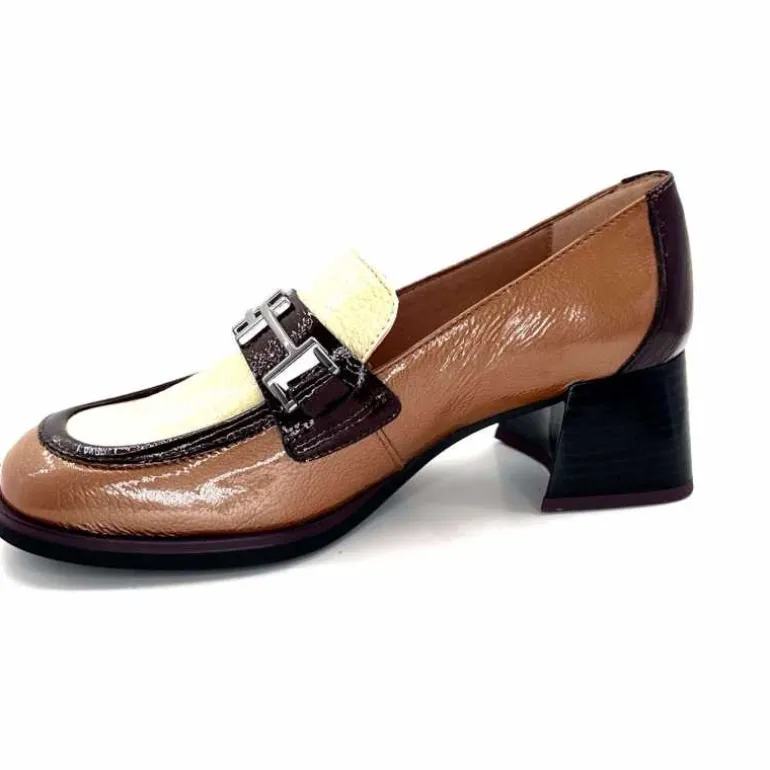 mocassins__talon_hispanitas_chi__milan_cuir_vernis_almond_11.webp Hispanitas Mocassins à Talon Chi 243550 Milan Cuir Vernis Almond Marron Sale