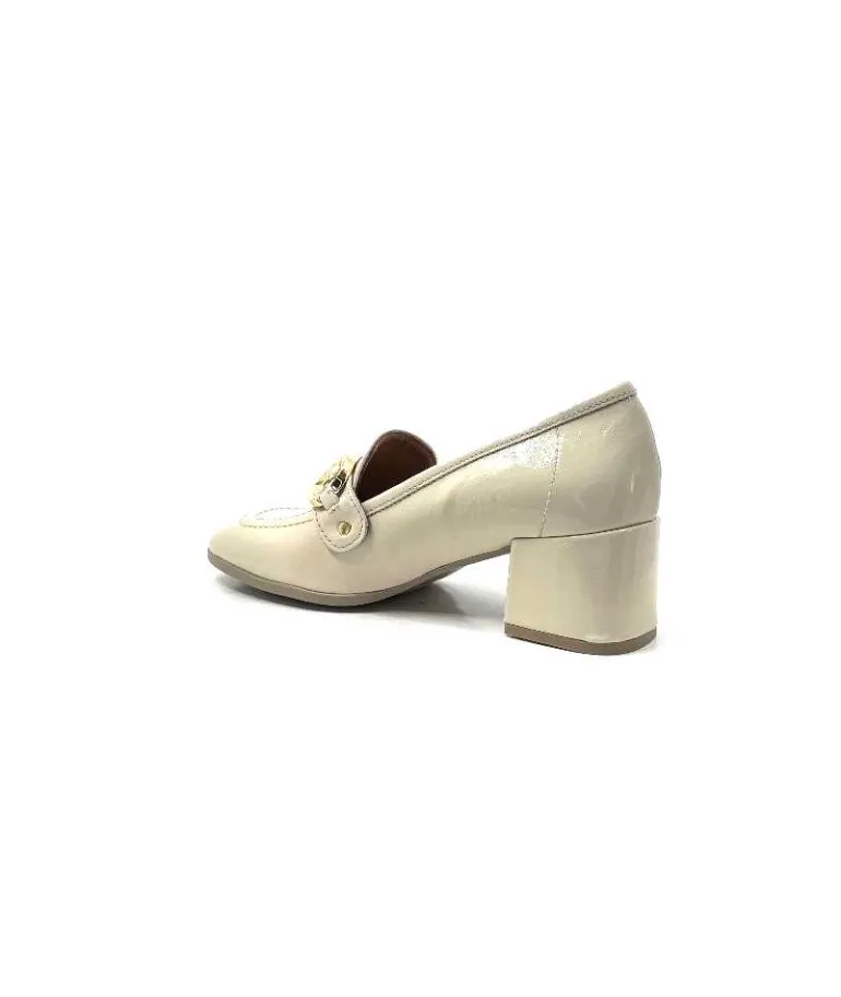 mocassins__talon_ivoire__cuir_vernis_beige_14.webp Ivoire0351a Mocassins à Talon Ivoire 9575845 Cuir Vernis Beige Discount