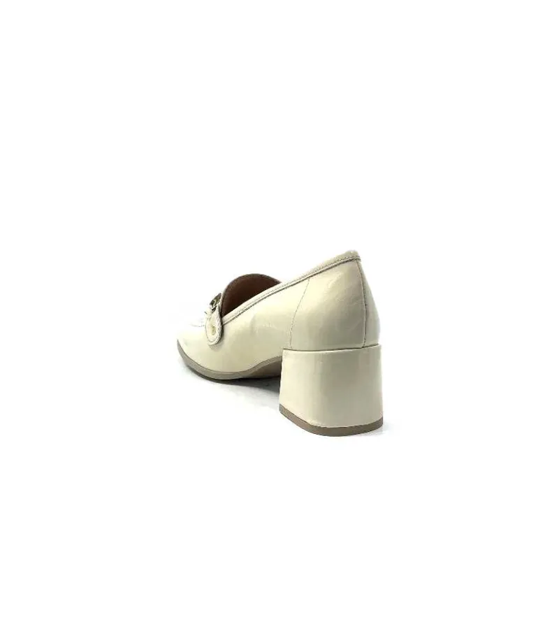 mocassins__talon_ivoire__cuir_vernis_beige_16.webp Ivoire0351a Mocassins à Talon Ivoire 9575845 Cuir Vernis Beige Discount