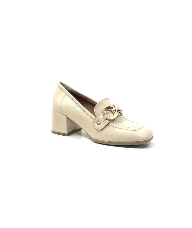 mocassins__talon_ivoire__cuir_vernis_beige_2.webp Ivoire0351a Mocassins à Talon Ivoire 9575845 Cuir Vernis Beige Discount