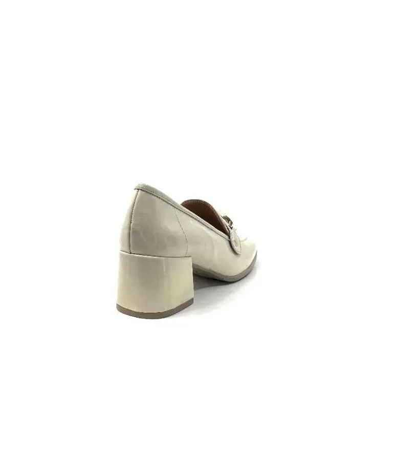 mocassins__talon_ivoire__cuir_vernis_beige_20.webp Ivoire0351a Mocassins à Talon Ivoire 9575845 Cuir Vernis Beige Discount