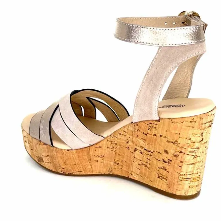 sandales__compenses_nerogiardini__d_cuir_mtal_daim_gris_14.webp Nero Giardini Sandales à Compensées NeroGiardini 410610 D677 Cuir Métal Daim Gris GrisClair Best Sale