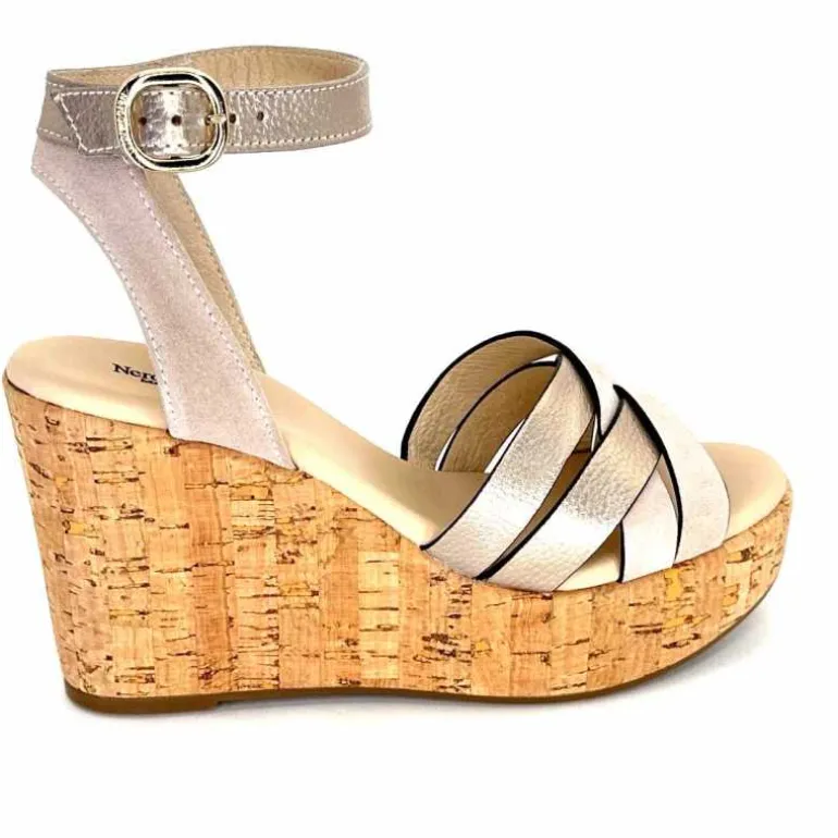 sandales__compenses_nerogiardini__d_cuir_mtal_daim_gris_23.webp Nero Giardini Sandales à Compensées NeroGiardini 410610 D677 Cuir Métal Daim Gris GrisClair Best Sale